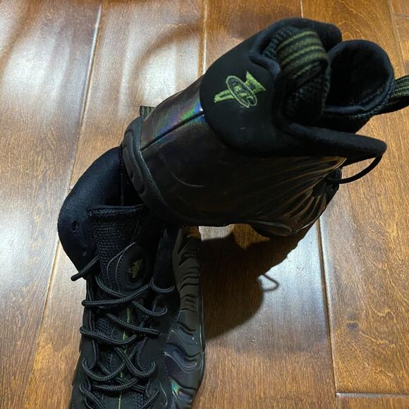 Nike Iridescent Black Women's Sneakers - Picture 7 of 9